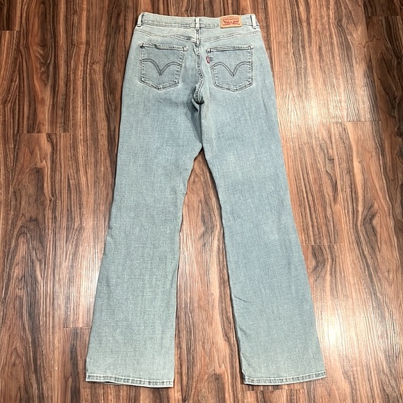 NWOT Levi’s Mid Rise Distressed Classic Boot - Picture 10 of 11